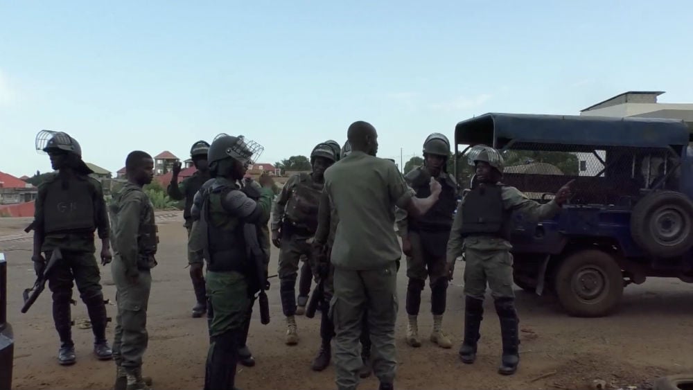 Des policiers anti-émeute à Sonfonia, à Conakry, le 14 octobre 2019. © Reuters TV/via REUTERS