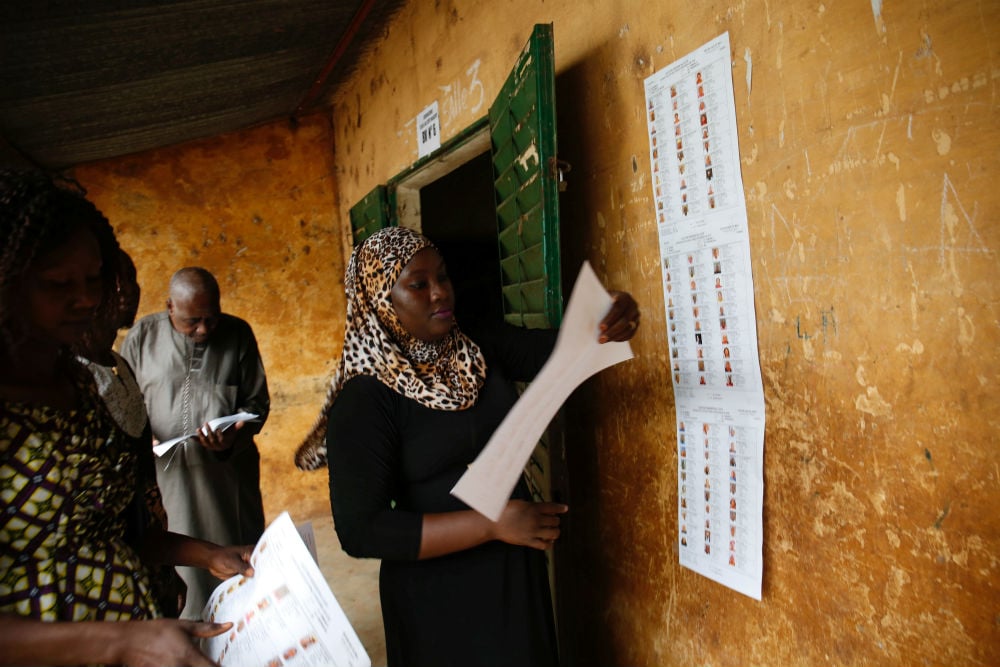 Dans un bureau de vote à Bamako, aux premières heures du vote du premier tour de la présidentielle, dimanche 29 juillet. © REUTERS/Luc Gnago