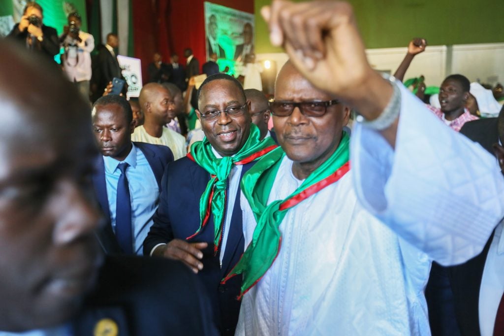 Le président sortant (au centre) et Ousmane Tanor Dieng, le 27 novembre dernier. © Papa Matar Diop/Présidence Sénégal