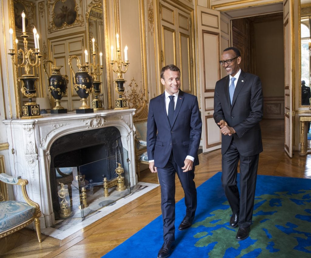 Avec son homologue français, Emmanuel Macron,à l’Élysée,le 23 mai 2018. © Village Urugwiro