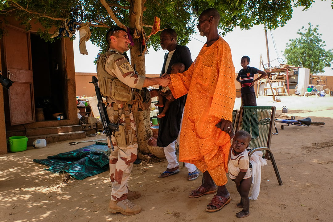 Un soldat français en patrouille à Gao, dans le nord du Mali, en août 2018. © Fred Marie / Hans Lucas