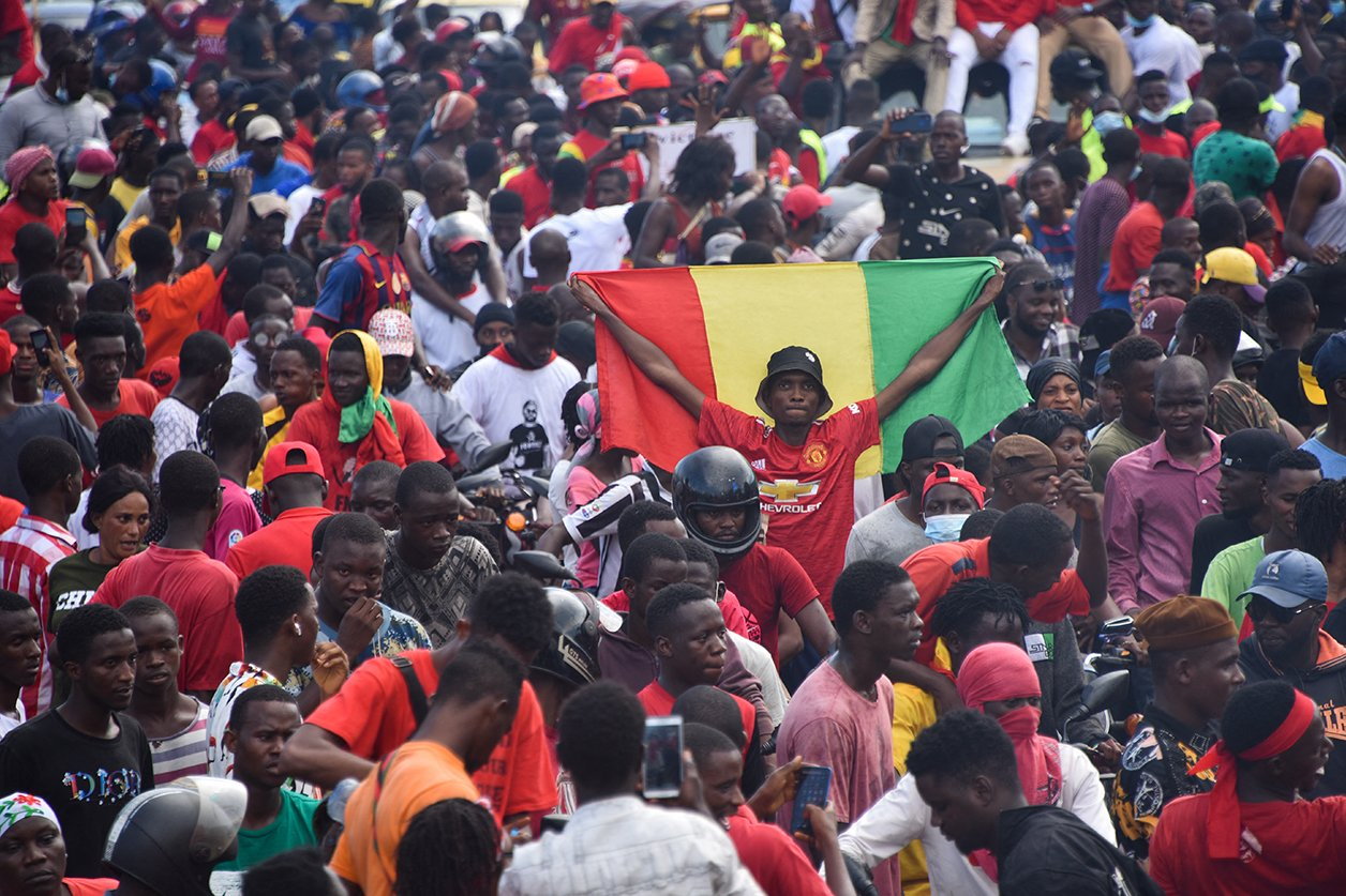 D'anciens activistes exilés par Alpha Condé reviennent à Conakry, le 18 septembre 2021. © En Guinée, la junte militaire a permis le retour de nombreux activistes exilés par l’ancien président Alpha Condé. CELLOU BINANI/AFP.