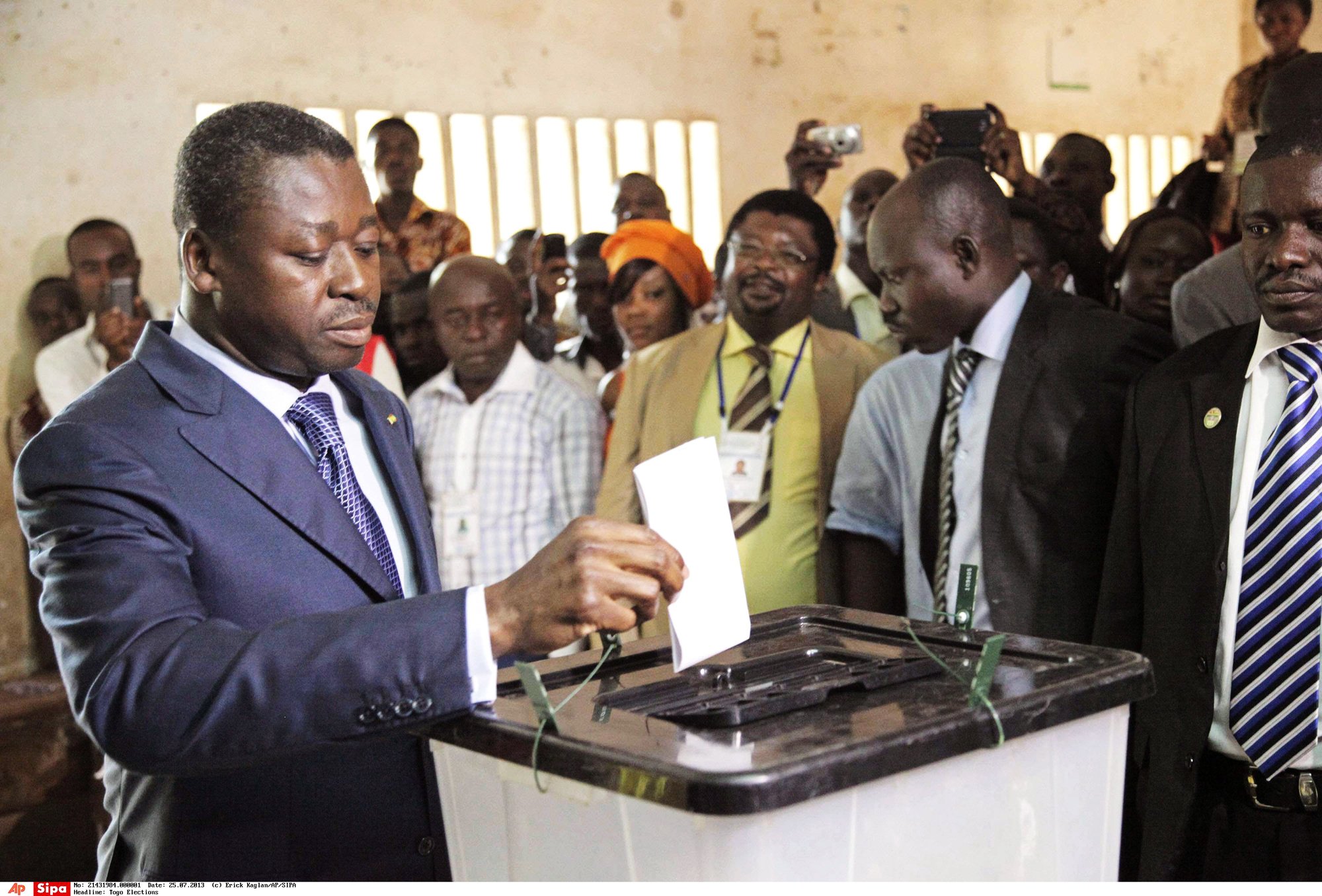 Faure Gnassingbé votant à Lomé, lors des législatives de 2013. © Erick Kaglan/AP/SIPA