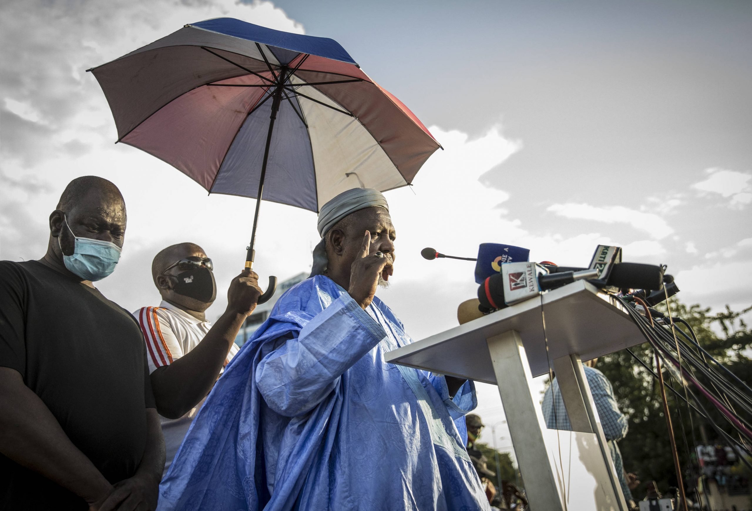 L'imam Dicko, sur la place de l'Indépendance à Bamako, le 21 août 2020. © /AP/SIPA