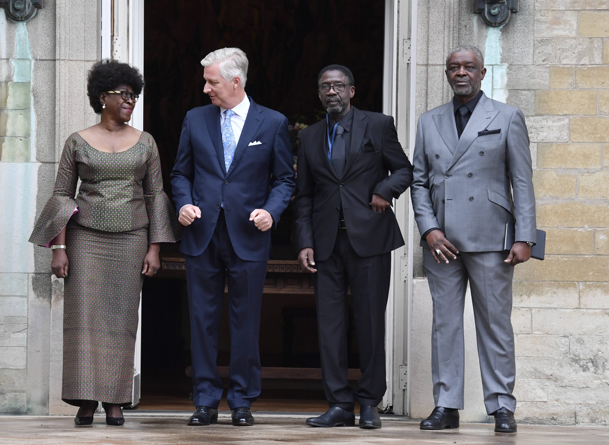 Les enfants de Patrice Lumumba - Juliana, François et Laurent - aux cotés du roi Philippe, le 20 juin 2022 à Bruxelles. © Geert Vanden Wijngaert/AP/SIPA