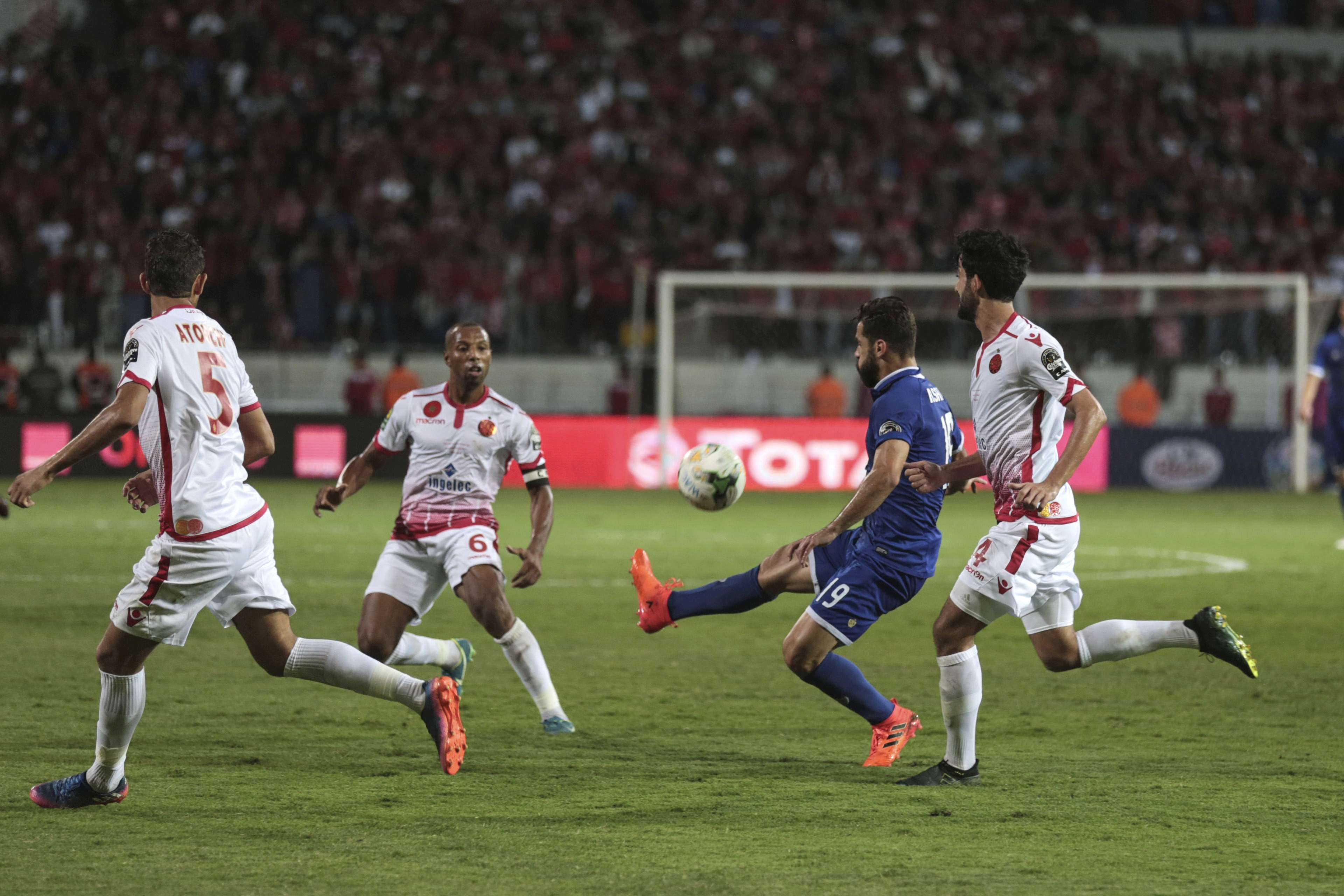 Abdalla Said, du club sportif égyptien Al-Ahly, lors du match retour de la finale de la Ligue des champions de la CAF à Casablanca, au Maroc, le 5 novembre 2017. © Mosa’ab Elshamy/AP/SIP