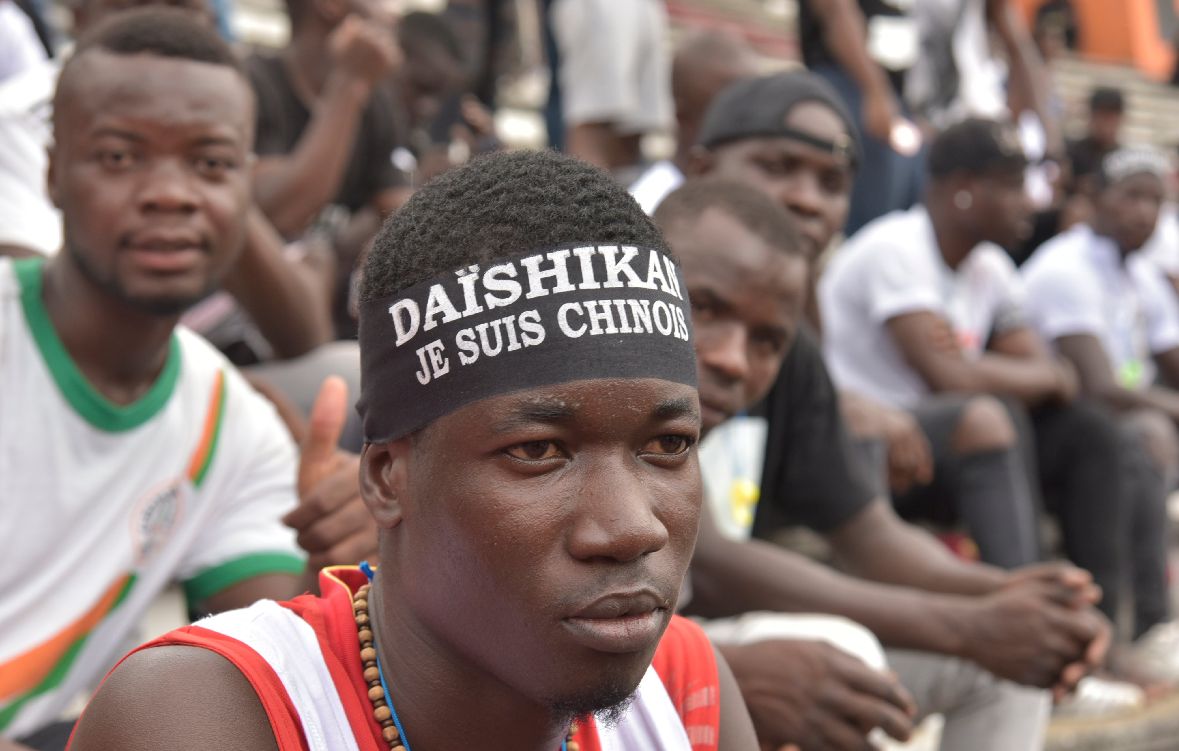 Des fans de DJ Arafat lors des funérailles de l'artiste le 30 août 2019, à Abidjan. © OLIVIER pour Jeune Afrique