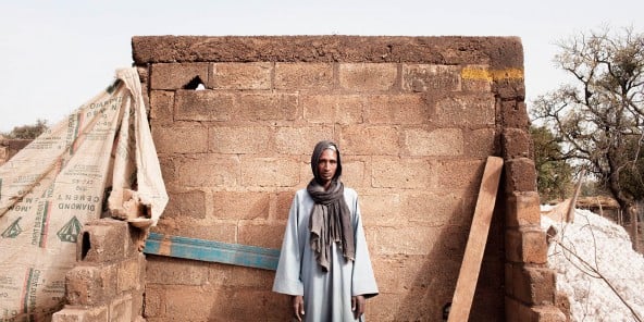 Pour Abdoulaye Sidibé, les OGM rendent le bétail malade. Il n'ose plus boire le lait de ses vaches, de peur d'être empoisonné. © Théo Renaut / J.A.