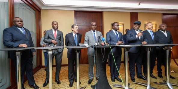 De g. à dr. : Jean-Pierre Bemba, Adolphe Muzito, le président de la fondation Kofi Annan Alan Doss, Martin Fayulu, Freddy Matungulu, Félix Tshisekedi, Moïse Katumbi et Vital Kamerhe le 11 novembre à Genève. © Fabrice COFFRINI/AFP
