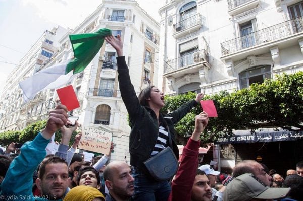 Hania, 24 ans, est devenue une icône du mouvement en Algérie. © Lydia Saidi
