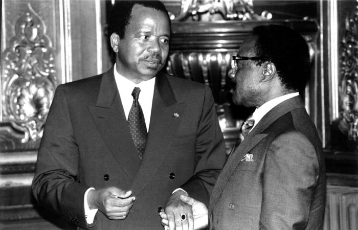 Omar Bongo et Paul Biya, le 19 novembre 1991 au Palais de Chaillot, à Paris. © Laurent Giraudineau/ Jeune Afrique