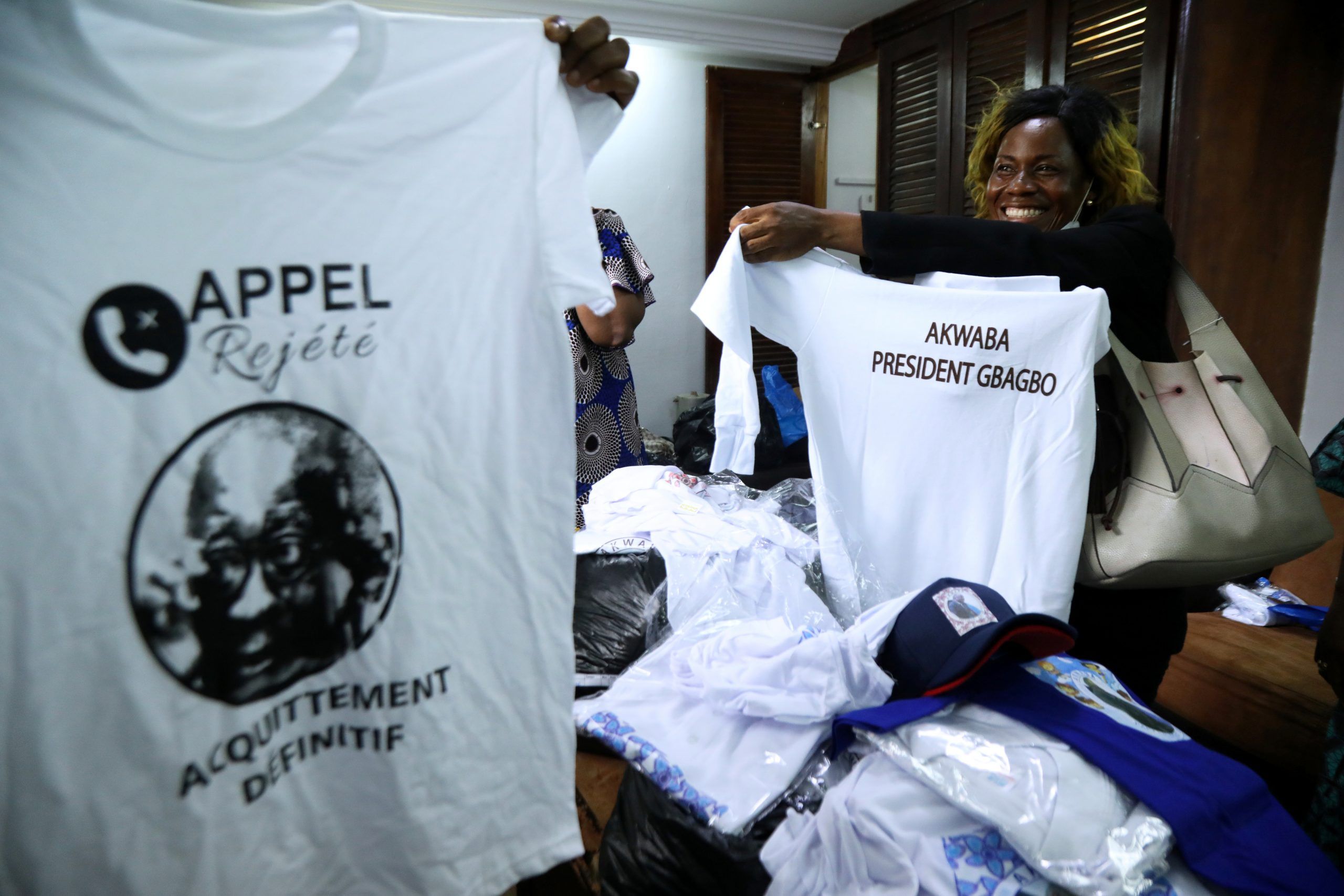 Des partisans de Laurent Gbagbo au siège du FPI à Abidjan, le 14 juin 2021. © REUTERS/Luc Gnago