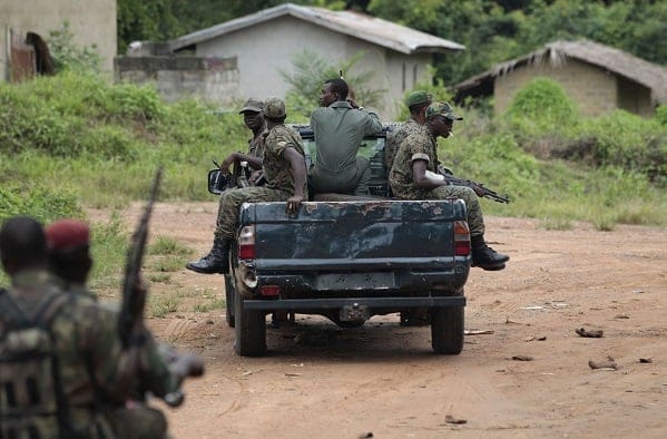 Les Forces républicaines de Côte d’Ivoire, en mai 2011 à Keibly. © Rebecca Blackwell/AP/SIPA