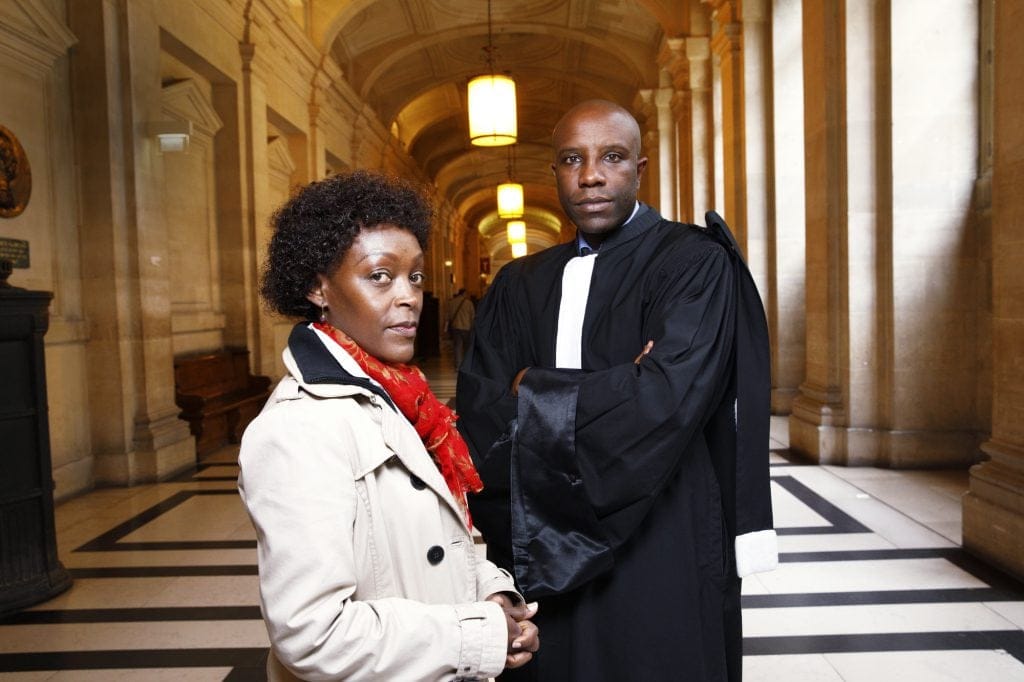 Vanessa Rupia-Costentin et Me Richard Gisagara, au palais de justice de Paris, le 5 mai. © BRUNO LEVY pour JA