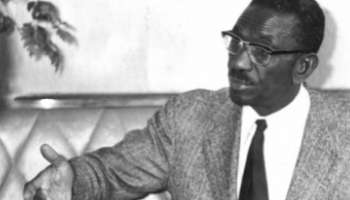 Cheikh Anta Diop est l'un des intellectuels noirs qui a exercé le plus d'influence au XXe siècle.