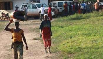 Des réfugiés ivoiriens dans le village de Loguatuo au Liberia, le 14 décembre 2010.