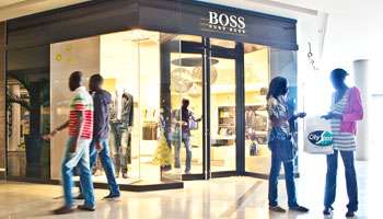 Les Dakarois peuvent désormais faire leur shopping chez Hugo Boss, entre autres...
