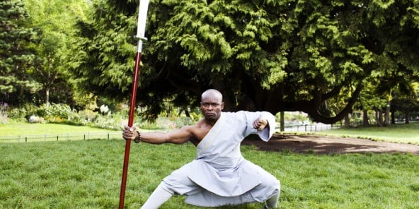 Dominique Saatenang, membre du temple Shaolin- J.A – juillet2012. Premier Africain formé par le fameux monastère, ce Camerounais veut promouvoir les relations Chine-Afrique.