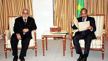 Ould Abdelaziz (à dr.) avec Abdelilah Benkirane, en avril 2013 à Nouakchott.