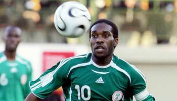 Augustine Okocha, ancien international nigérian.
