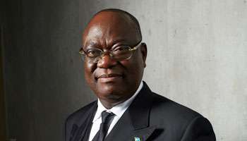 Tryphon Kin-Kiey Mulumba est Ministre des Relations avec le Parlement.