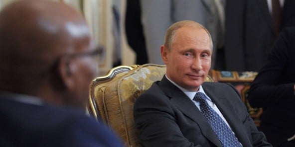 Le président russe Vladimir Poutine reçoit son homologue sud-africain, Jacob Zuma, le 28 août 2014 près de Moscou.