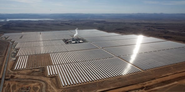 Vue aérienne de la station thermo-solaire Noor à Ouarzazate, dans le sud du Maroc
