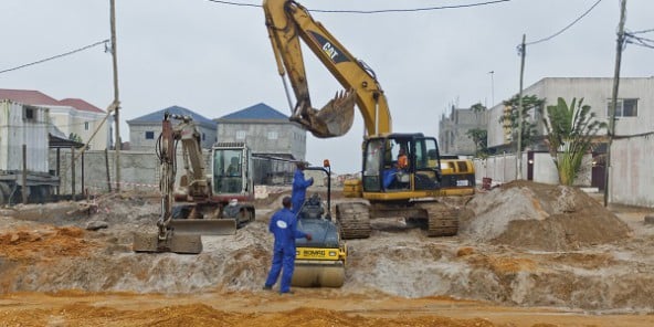 Travaux d’assainissement urbain, ici dans la dans la ville de Pointe-Noire en 2012.