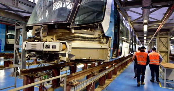 Assemblés à l’usine de Cital, à Annaba, les modèles d’Alstom dominent le marché algérien des tramways. C’est également Alstom qui a remporté le matériel roulant du TER dakarois.