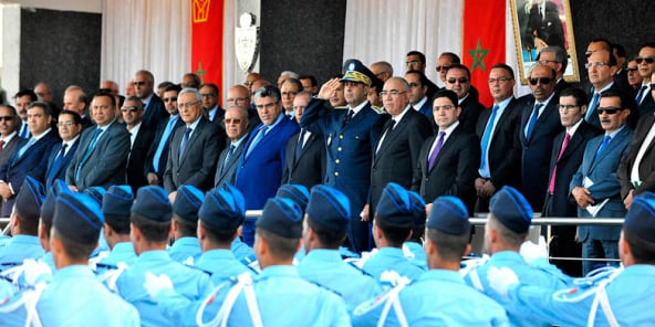 Abdellatif Hammouchi, la main sur le képi, lors du défilé marquant le 60e anniversaire de la création de la police, à Kenitra.