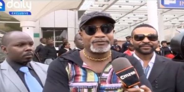 Une vidéo montre l’agression présumée par le chanteur Koffi Olomidé d’une danseuse du groupe Quartier Latin, le 22 juillet 2016 à Nairobi.