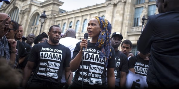 À Paris, le 30 juillet. Rassemblement en hommage à Adama Traoré, décédé à la suite de son arrestation par les gendarmes à Beaumont- sur-Oise.
