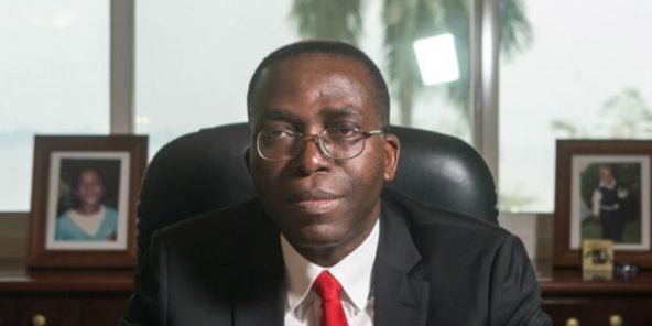Augustin Matata Ponyo, alors Premier ministre de la République démocratique du Congo, pose dans son bureau à Kinshasa le 14 octobre 2014.