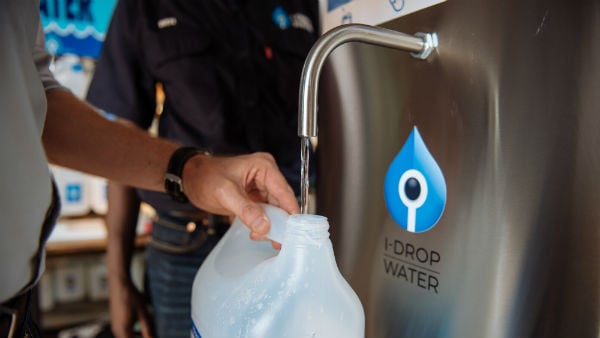 Grâce à I-Drop Water, les épiceries produisent leur propre eau traitée.