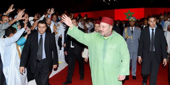 Le Roi Mohammed VI préside la cérémonie de lancement du nouveau modèle de développement des provinces du Sud le 7 novembre 2015 à Laâyoune.