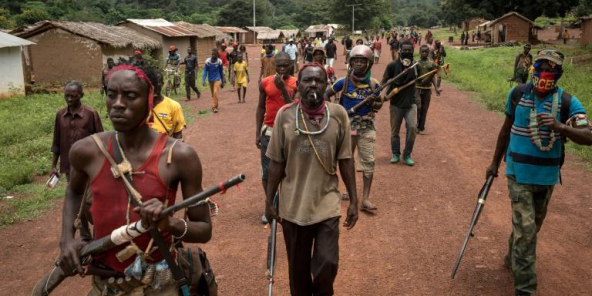 Des combattants anti-balaka à Gambo, dans le sud-est de la Centrafrique, le 16 août 2017.