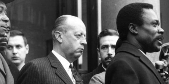 Voyage en France du prÃ©sident de la RÃ©publique gabonaise Albert-Bernard Bongo du 6 au 10 juillet 1970. ArrivÃ©, Ã  l'ÃlysÃ©e, il est accueilli par Jacques Foccart, secrÃ©taire gÃ©nÃ©ral de l'ÃlysÃ©e aux Affaires africaines, le 6 juillet 1970.