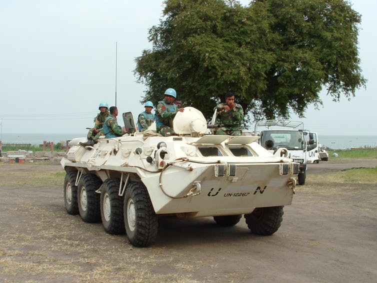 Des Casques bleus bangladais de la Monusco, ici en Ituri (est de la RDC), en 2004. La population congolaise leur reproche leur passivité.