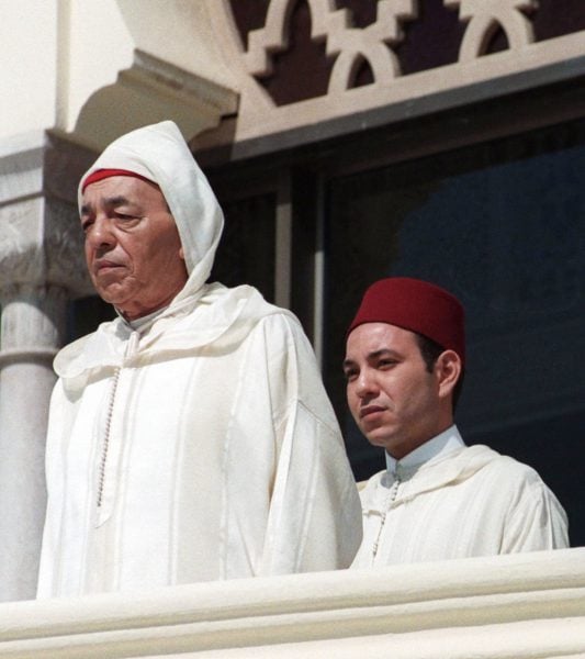 Hassan II et le prince héritier, Sidi Mohammed, le 3 mars 1997, à Rabat. © abdelhak senna/AFP