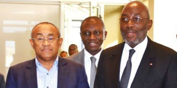 Augustin Sidy Diallo (à droite), président de la Fédération ivoirienne de football, lors de la visite à Abidjan d'Ahmad Ahmad, président de la CAF, fin décembre 2017.