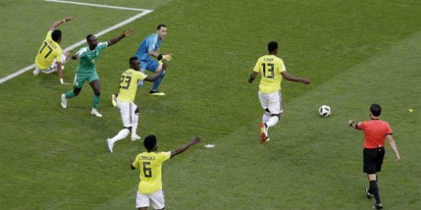 Le Sénégalais Sadio Mané reçoit un carton jaune pendant le match perdu face à la Colombie, le 28 juin 2018, à Samara, en Russie, pendant le Mondial.