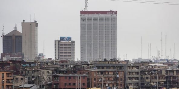 Tour de l’UBA, United Bank for Africa, la plus grande banque d’Afrique.