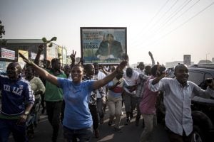 3eme photo Supporters of Jean-Pierre Bemba hold his poster as they march to celebrate in Kinshasa on June 8, 2018 after the news that the International war crimes judges in The Hague acquitted the former Congolese vice president on appeal, overturning an 18-year sentence for war crimes committed in the Central African Republic.The Hague-based ICC's appeal judges said Bemba was
