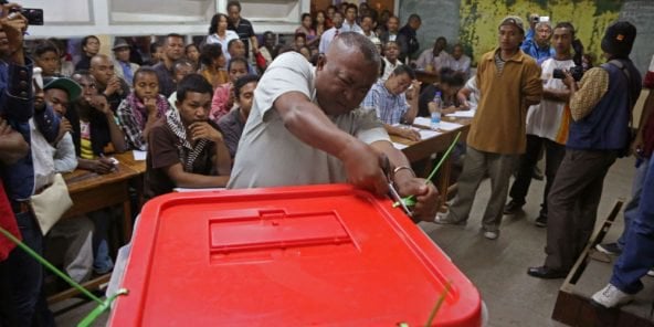 Début du dépouillement à Antananarivo, lors des élections malgaches de 2013.