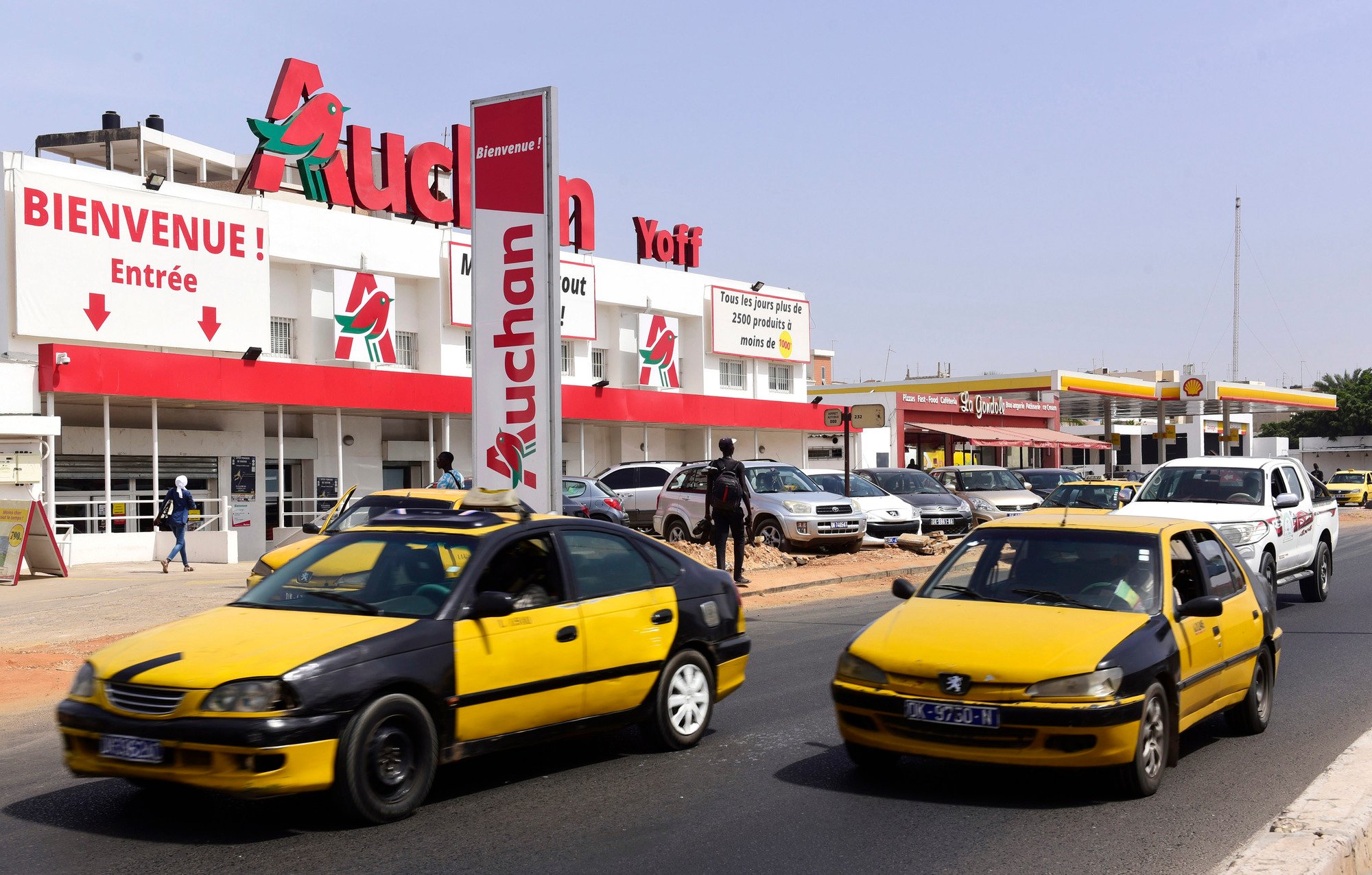 Au Sénégal, un collectif de commerçants a rallié à sa cause nombre de Sénégalais autour du hashtag #AuchanDegage.