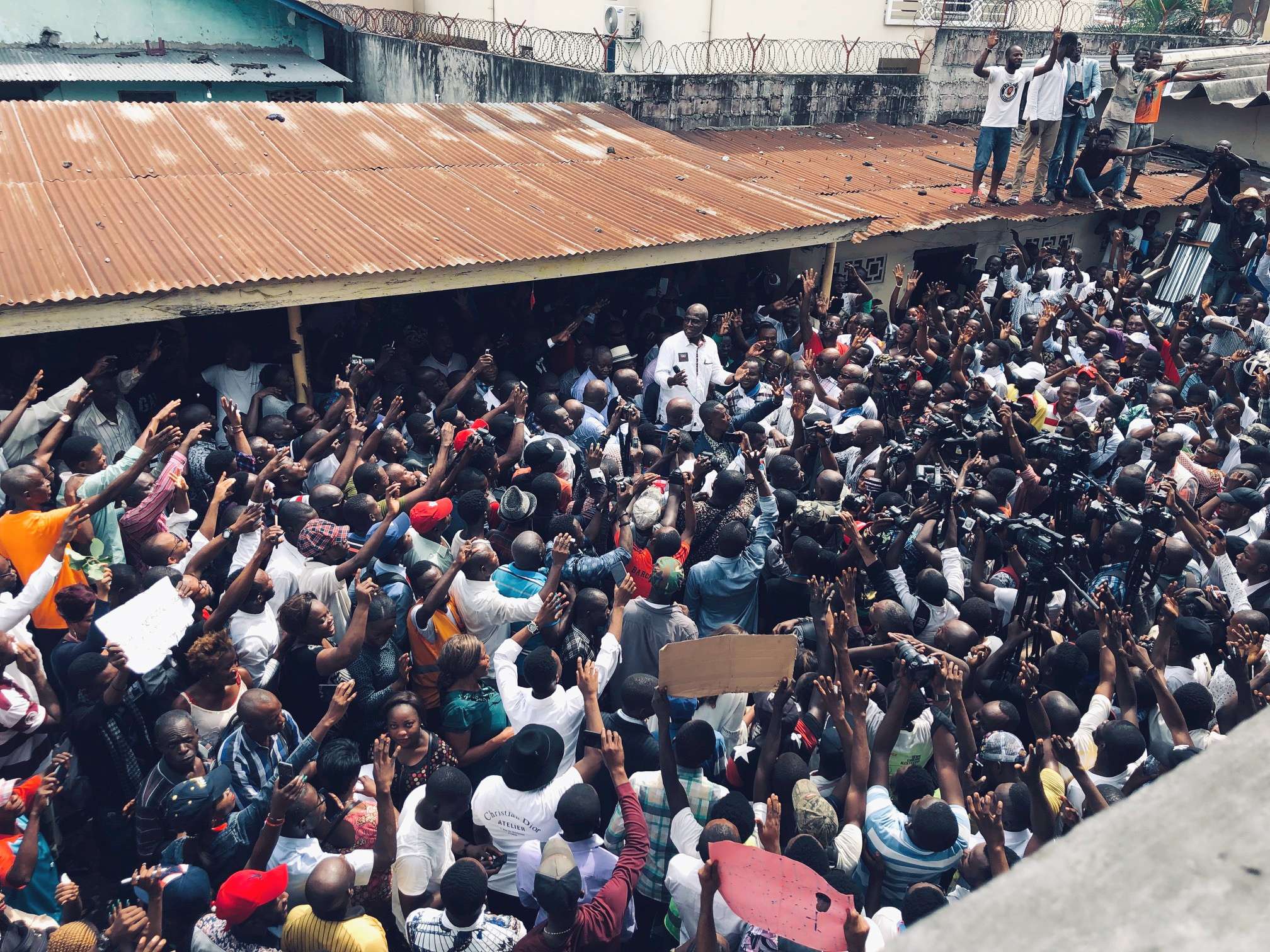 Martin Fayulu s'adressant à des militants, le vendredi 11 janvier à Kinshasa.