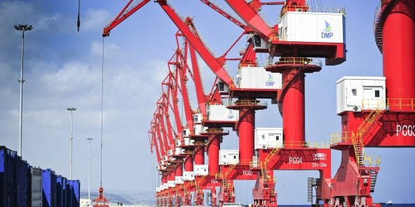 Le port polyvalent de Doraleh, à Djibouti, peut accueillir des bateaux de plus de 15 000 conteneurs et traiter jusqu’à 9 millions de tonnes de marchandises par an. © Vincent Fournier/Jeune Afrique-R