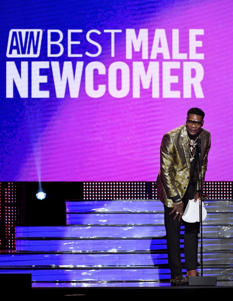 Jason Luv recevant un prix lors des Adult Video News Awards, en janvier 2019.
