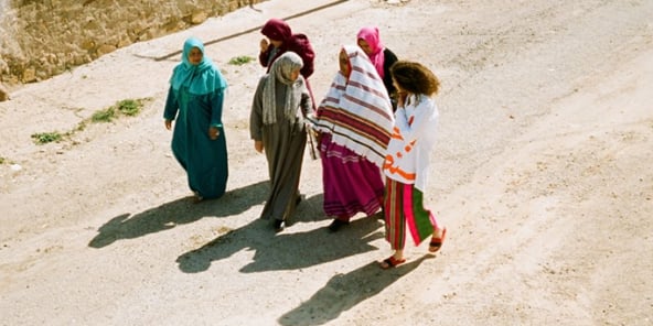 Une photo de promotion du projet « Itinérance », en Tunisie, de la marque Atelier Bartavelle.