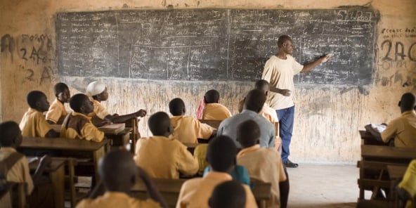 Des enfants apprennent le français au Ghana.
